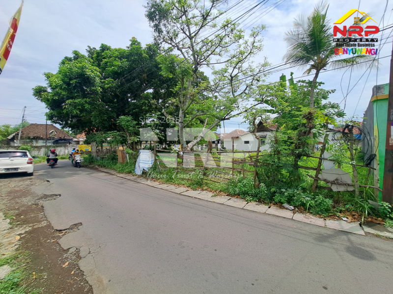 DIJUAL TANAH & RUMAH KLASIK DI PENGANJURAN BANYUWANGI DIJUAL TANAH & RUMAH KLASIK DI PENGANJURAN BANYUWANGI DIJUAL TANAH & RUMAH KLASIK DI PENGANJURAN BANYUWANGI
Rumah bergaya klasik di atas tanah luas, berada di kawasan tenang dan nyaman di pusat NRP BANYUWANGI