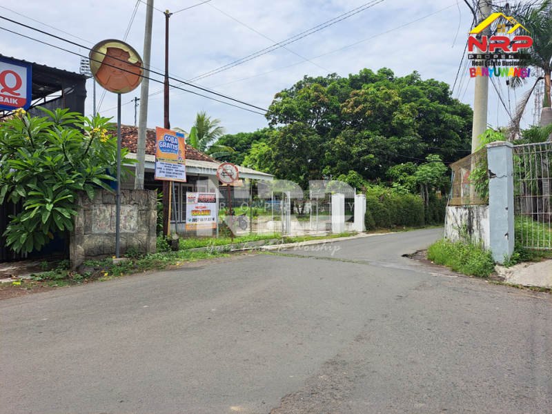 DIJUAL TANAH & RUMAH KLASIK DI PENGANJURAN BANYUWANGI DIJUAL TANAH & RUMAH KLASIK DI PENGANJURAN BANYUWANGI DIJUAL TANAH & RUMAH KLASIK DI PENGANJURAN BANYUWANGI
Rumah bergaya klasik di atas tanah luas, berada di kawasan tenang dan nyaman di pusat NRP BANYUWANGI