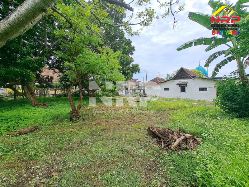 DIJUAL TANAH & RUMAH KLASIK DI PENGANJURAN BANYUWANGI DIJUAL TANAH & RUMAH KLASIK DI PENGANJURAN BANYUWANGI DIJUAL TANAH & RUMAH KLASIK DI PENGANJURAN BANYUWANGI
Rumah bergaya klasik di atas tanah luas, berada di kawasan tenang dan nyaman di pusat NRP BANYUWANGI