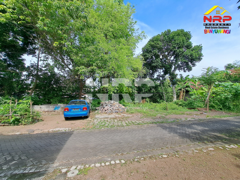 Dijual Tanah Siap Bangun Depan Polresta Banyuwangi  Dijual Tanah Siap Bangun Depan Polresta Banyuwangi  Dijual Tanah Siap Bangun Depan Polresta Banyuwangi&nbsp;
Berada di kawasan perumahan padat penduduk.&nbsp;
Cocok untuk hunian, rumah kos dll.&nbsp;

Luas NRP BANYUWANGI