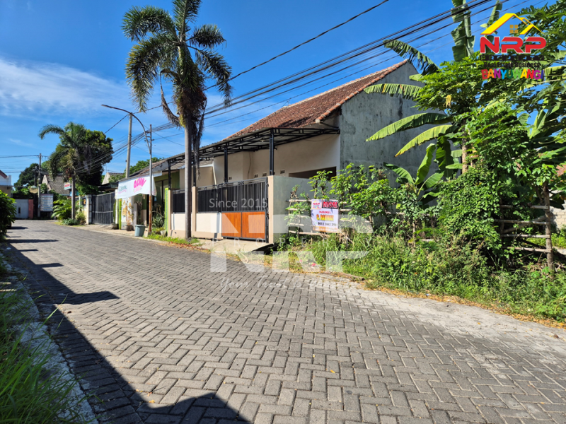 Dijual Tanah siap bangun di Kebalenan Banyuwangi  Dijual Tanah siap bangun di Kebalenan Banyuwangi  Dijual Tanah siap bangun di Kebalenan Banyuwangi&nbsp;
Berada di kawasan perumahan, akses jalan 2 mobil, lingkungan nyaman dan masih asri.&nbsp;

Luas Tanah NRP BANYUWANGI