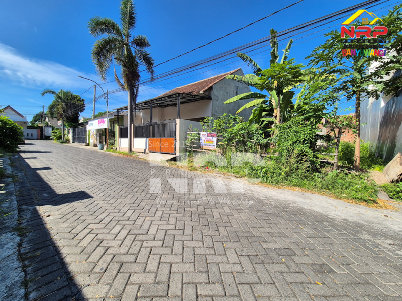 Dijual Tanah siap bangun di Kebalenan Banyuwangi  Dijual Tanah siap bangun di Kebalenan Banyuwangi  Dijual Tanah siap bangun di Kebalenan Banyuwangi&nbsp;
Berada di kawasan perumahan, akses jalan 2 mobil, lingkungan nyaman dan masih asri.&nbsp;

Luas Tanah NRP BANYUWANGI