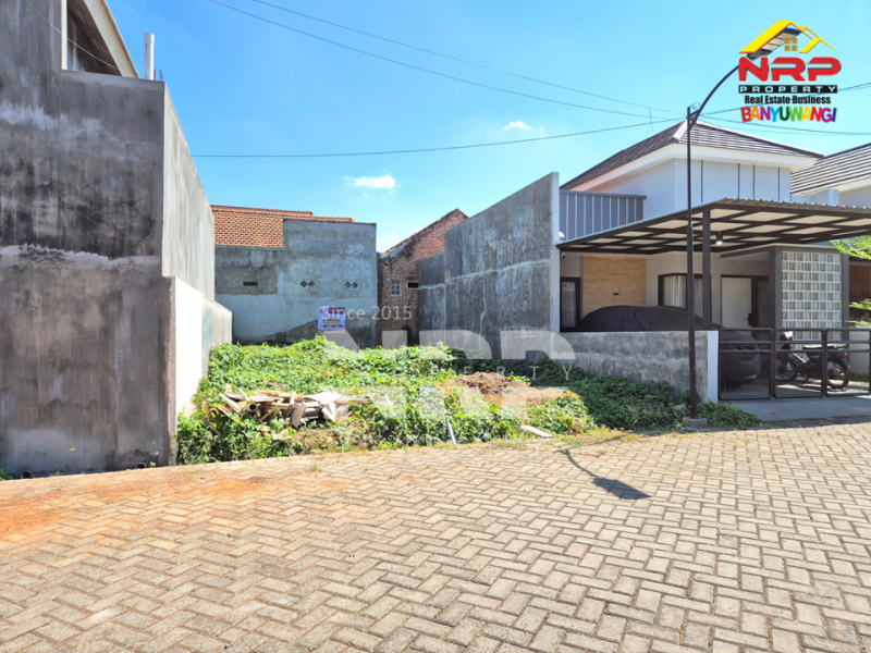 Dijual Tanah Siap Bangun di salah satu Cluster di Banyuwangi Kota  Dijual Tanah Siap Bangun di salah satu Cluster di Banyuwangi Kota  Dijual Tanah Siap Bangun di salah satu Cluster di Banyuwangi Kota&nbsp;
Lingkungan tenang, akses jalan lebar, Legalitas juga aman .&nbsp;

Luas Tanah : 107 NRP BANYUWANGI