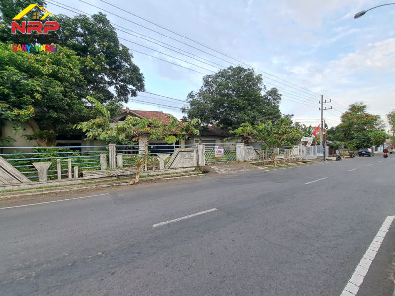 Dijual Tanah Strategis Bonus Bangunan di Jl. Brawijaya - Banyuwangi Dijual Tanah Strategis Bonus Bangunan di Jl. Brawijaya - Banyuwangi Dijual Tanah Strategis Bonus Bangunan di Jl. Brawijaya - Banyuwangi
Premium Location di Posat Kota Banyuwangi
Dekat dengan Fasilitas Pendidikan, NRP BANYUWANGI