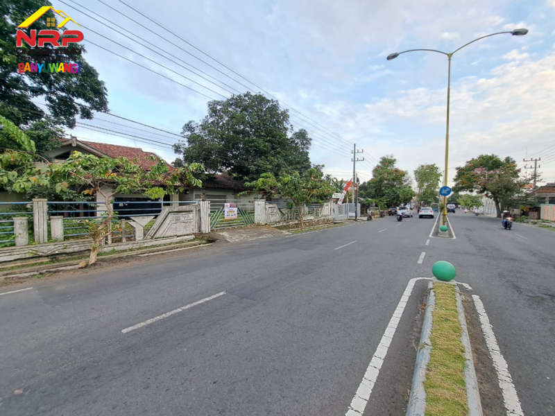 Dijual Tanah Strategis Bonus Bangunan di Jl. Brawijaya - Banyuwangi Dijual Tanah Strategis Bonus Bangunan di Jl. Brawijaya - Banyuwangi Dijual Tanah Strategis Bonus Bangunan di Jl. Brawijaya - Banyuwangi
Premium Location di Posat Kota Banyuwangi
Dekat dengan Fasilitas Pendidikan, NRP BANYUWANGI