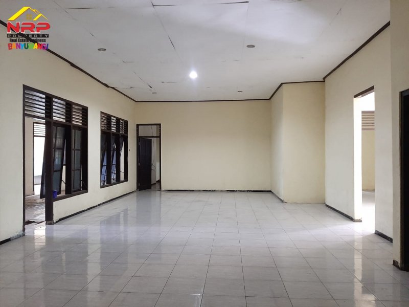 Dijual Tanah Strategis Bonus Bangunan di Jl. Brawijaya - Banyuwangi Dijual Tanah Strategis Bonus Bangunan di Jl. Brawijaya - Banyuwangi Dijual Tanah Strategis Bonus Bangunan di Jl. Brawijaya - Banyuwangi
Premium Location di Posat Kota Banyuwangi
Dekat dengan Fasilitas Pendidikan, NRP BANYUWANGI