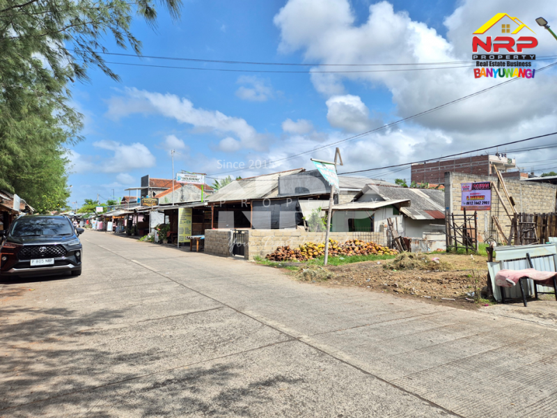 Dijual Tanah Strategis di tepi Pantai Marina Boom Banyuwangi  Jual tanah banyuwangi kota dekat pantai marina boom  Dijual Tanah Strategis di tepi Pantai Marina Boom Banyuwangi&nbsp;
Mobilitas 24 jam, berada dikawasan plengsengan fish market.&nbsp;

Luas Tanah : 452 NRP BANYUWANGI
