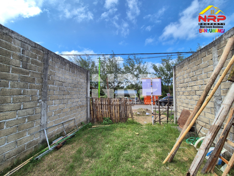 Dijual Tanah Strategis di tepi Pantai Marina Boom Banyuwangi  Jual tanah banyuwangi kota dekat pantai marina boom  Dijual Tanah Strategis di tepi Pantai Marina Boom Banyuwangi&nbsp;
Mobilitas 24 jam, berada dikawasan plengsengan fish market.&nbsp;

Luas Tanah : 452 NRP BANYUWANGI