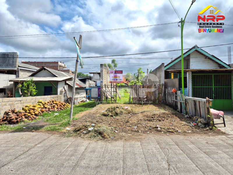 Dijual Tanah Strategis di tepi Pantai Marina Boom Banyuwangi  Jual tanah banyuwangi kota dekat pantai marina boom  Dijual Tanah Strategis di tepi Pantai Marina Boom Banyuwangi&nbsp;
Mobilitas 24 jam, berada dikawasan plengsengan fish market.&nbsp;

Luas Tanah : 452 NRP BANYUWANGI