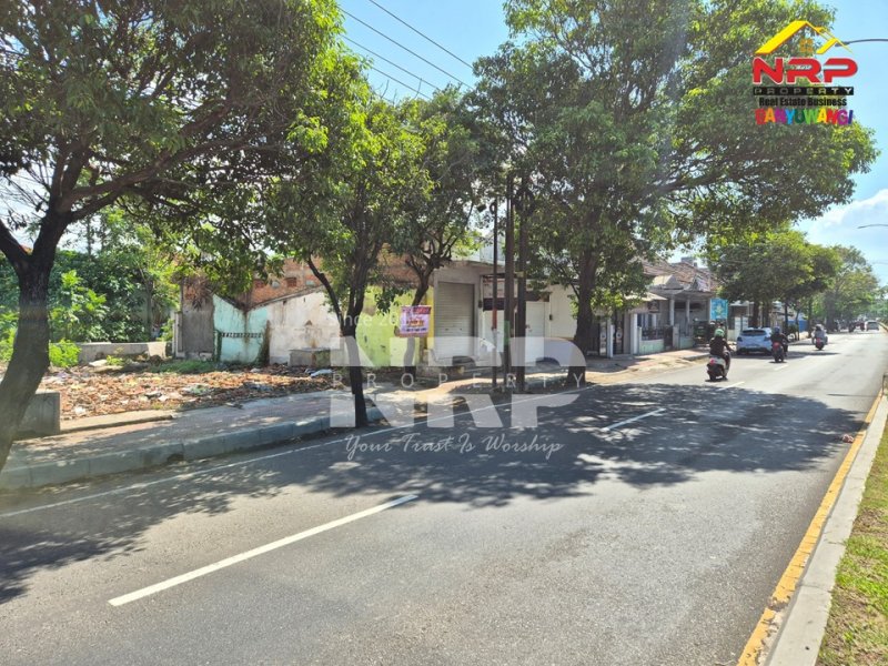 Dijual Tanah  Strategis Tepi Jalan Jl. S. Parman - Banyuwangi Dijual Tanah  Strategis Tepi Jalan Jl. S. Parman - Banyuwangi Dijual Tanah&nbsp; Strategis Tepi Jalan Jl. S. Parman - Banyuwangi

Cocok Untuk Dibangun Resto/Cafe,&nbsp; Perbankkan, Perkantoran, Dealer, Showroom dan NRP BANYUWANGI