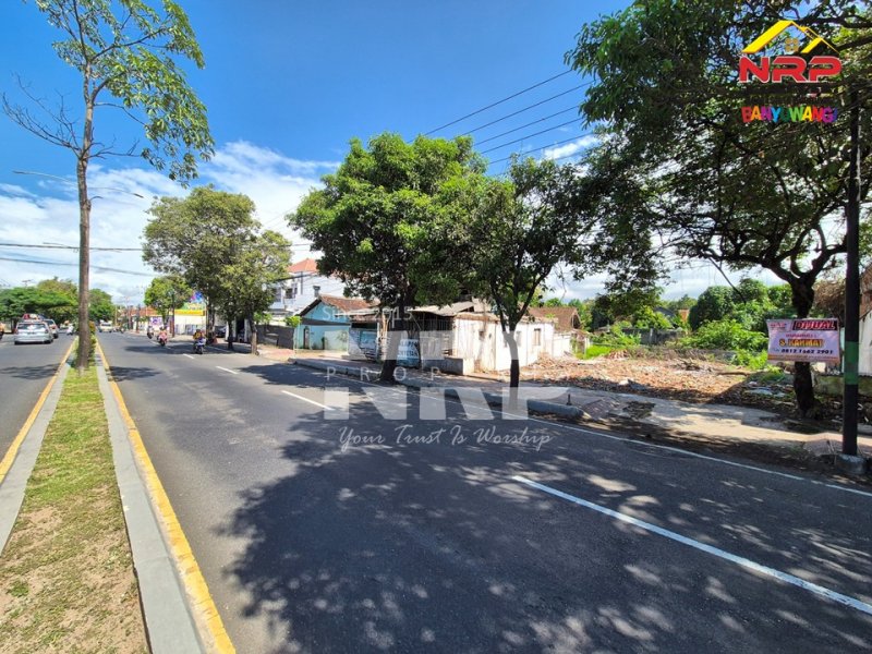 Dijual Tanah  Strategis Tepi Jalan Jl. S. Parman - Banyuwangi Dijual Tanah  Strategis Tepi Jalan Jl. S. Parman - Banyuwangi Dijual Tanah&nbsp; Strategis Tepi Jalan Jl. S. Parman - Banyuwangi

Cocok Untuk Dibangun Resto/Cafe,&nbsp; Perbankkan, Perkantoran, Dealer, Showroom dan NRP BANYUWANGI