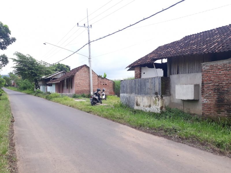 Dijual Tanah Strategis Tepi Jalan Kalipuro - Banyuwangi Dijual Tanah Strategis Tepi Jalan Kalipuro - Banyuwangi Dijual Tanah Strategis Tepi Jalan Kalipuro - Banyuwangi
Cocok Untuk Pertokoan dan Ruang Usaha

Luas Tanah : 153 m2
Dimensi : -/+ Lebar 22 x 7 NRP BANYUWANGI