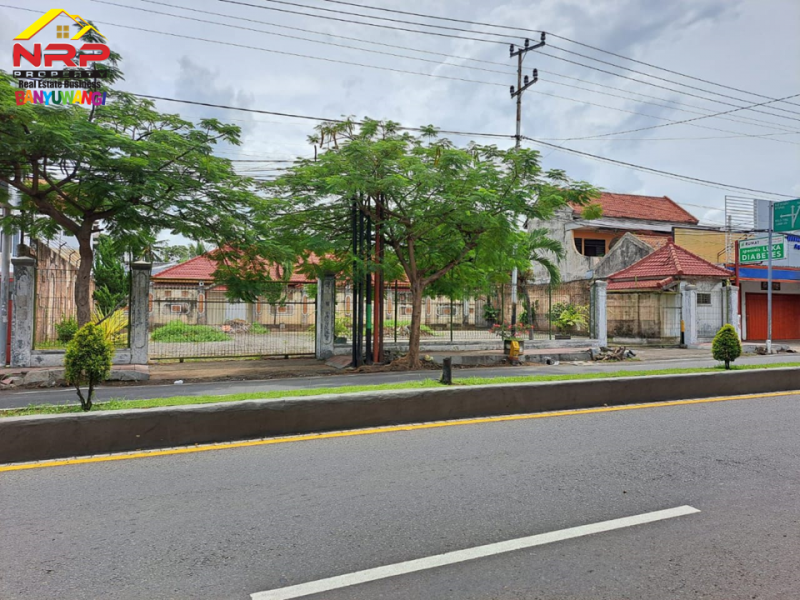 Dijual Tanah Strategis Tepi Jalan S. Parman Banyuwangi.  Dijual Tanah Strategis Tepi Jalan S. Parman Banyuwangi.  Dijual Tanah Strategis Tepi Jalan S. Parman Banyuwangi.&nbsp;
Dekat dengan Hotel Santika Banyuwangi, Terletak di Kawasan Bisnis dan Pertokoan.
Depan Terminal NRP BANYUWANGI
