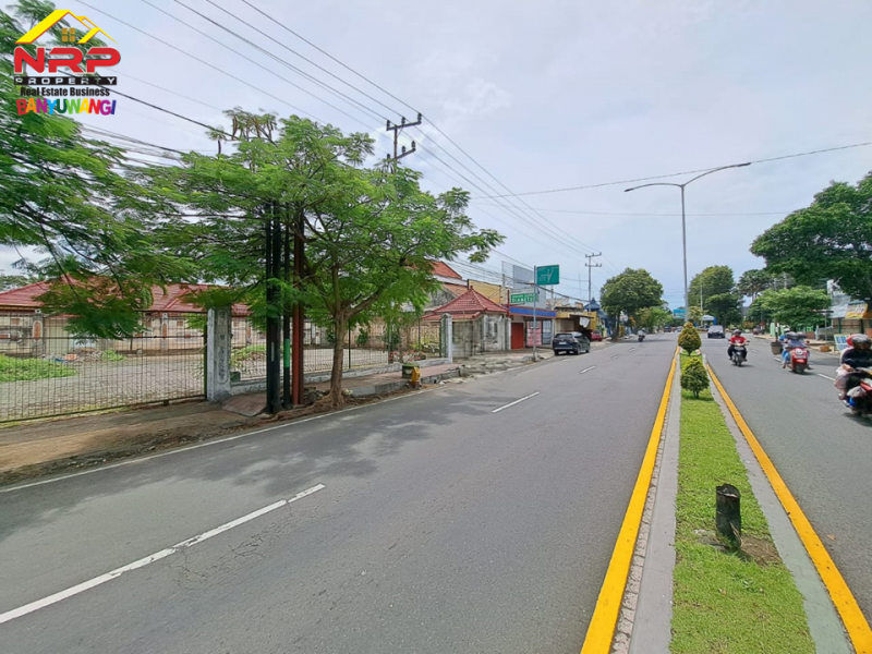 Dijual Tanah Strategis Tepi Jalan S. Parman Banyuwangi.  Dijual Tanah Strategis Tepi Jalan S. Parman Banyuwangi.  Dijual Tanah Strategis Tepi Jalan S. Parman Banyuwangi.&nbsp;
Dekat dengan Hotel Santika Banyuwangi, Terletak di Kawasan Bisnis dan Pertokoan.
Depan Terminal NRP BANYUWANGI