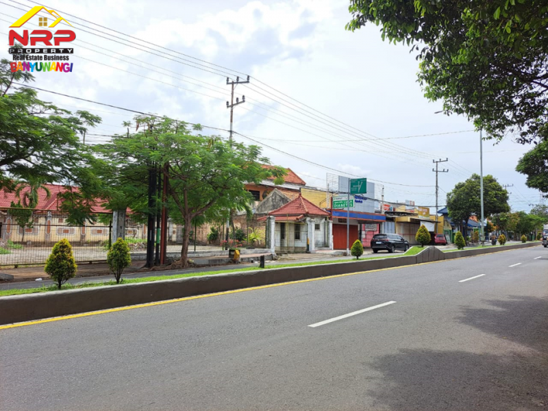 Dijual Tanah Strategis Tepi Jalan S. Parman Banyuwangi.  Dijual Tanah Strategis Tepi Jalan S. Parman Banyuwangi.  Dijual Tanah Strategis Tepi Jalan S. Parman Banyuwangi.&nbsp;
Dekat dengan Hotel Santika Banyuwangi, Terletak di Kawasan Bisnis dan Pertokoan.
Depan Terminal NRP BANYUWANGI