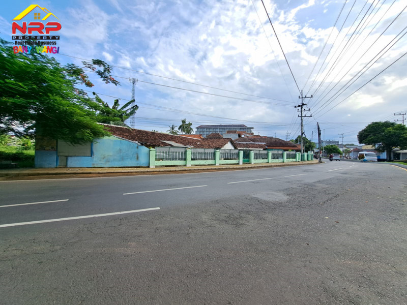 Dijual Tanah Strategis Tepi Jalan S. Parman Banyuwangi.  Dijual Tanah Strategis Tepi Jalan S. Parman Banyuwangi.  Dijual Tanah Strategis Tepi Jalan S. Parman Banyuwangi.&nbsp;
Bersebelahan dengan Hotel Santika Banyuwangi&nbsp;
Terletak di Kawasan Bisnis dan Pertokoan NRP BANYUWANGI