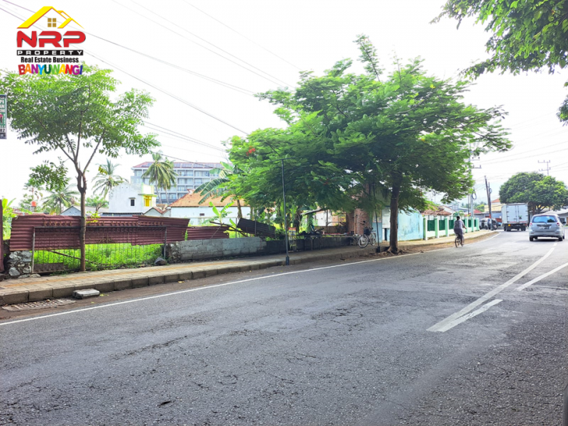Dijual Tanah Strategis Tepi Jalan S. Parman Banyuwangi.  Dijual Tanah Strategis Tepi Jalan S. Parman Banyuwangi.  Dijual Tanah Strategis Tepi Jalan S. Parman Banyuwangi.&nbsp;
Bersebelahan dengan Hotel Santika Banyuwangi&nbsp;
Terletak di Kawasan Bisnis dan Pertokoan NRP BANYUWANGI