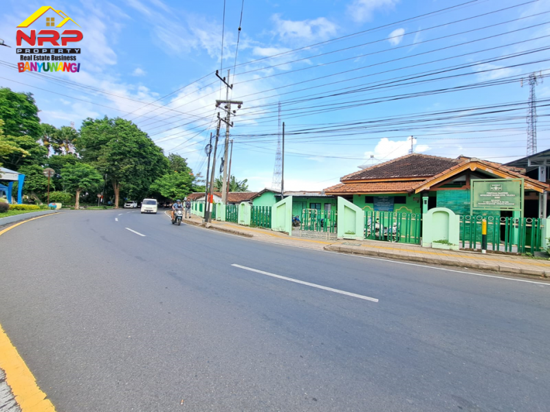 Dijual Tanah Strategis Tepi Jalan S. Parman Banyuwangi.  Dijual Tanah Strategis Tepi Jalan S. Parman Banyuwangi.  Dijual Tanah Strategis Tepi Jalan S. Parman Banyuwangi.&nbsp;
Bersebelahan dengan Hotel Santika Banyuwangi&nbsp;
Terletak di Kawasan Bisnis dan Pertokoan NRP BANYUWANGI