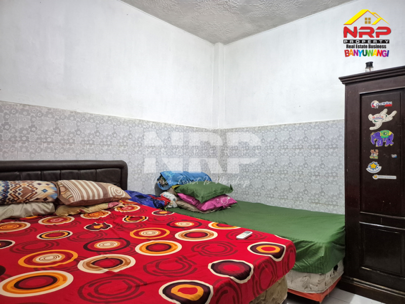 Dijual Toko dan Rumah  Lantai 2 hanya 10 meter dari Jl. Srono - Benculuk.  Dijual Toko dan Rumah  Lantai 2 hanya 10 meter dari Jl. Srono - Benculuk.  Dijual Toko dan Rumah&nbsp; Lantai 2 hanya 10 meter dari Jl. Srono - Benculuk.&nbsp;
Berada di Pusat Bisnis dan Kuliner Srono

Luas Tanah 270 M2
Luas NRP BANYUWANGI