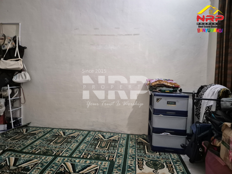 Dijual Toko dan Rumah  Lantai 2 hanya 10 meter dari Jl. Srono - Benculuk.  Dijual Toko dan Rumah  Lantai 2 hanya 10 meter dari Jl. Srono - Benculuk.  Dijual Toko dan Rumah&nbsp; Lantai 2 hanya 10 meter dari Jl. Srono - Benculuk.&nbsp;
Berada di Pusat Bisnis dan Kuliner Srono

Luas Tanah 270 M2
Luas NRP BANYUWANGI