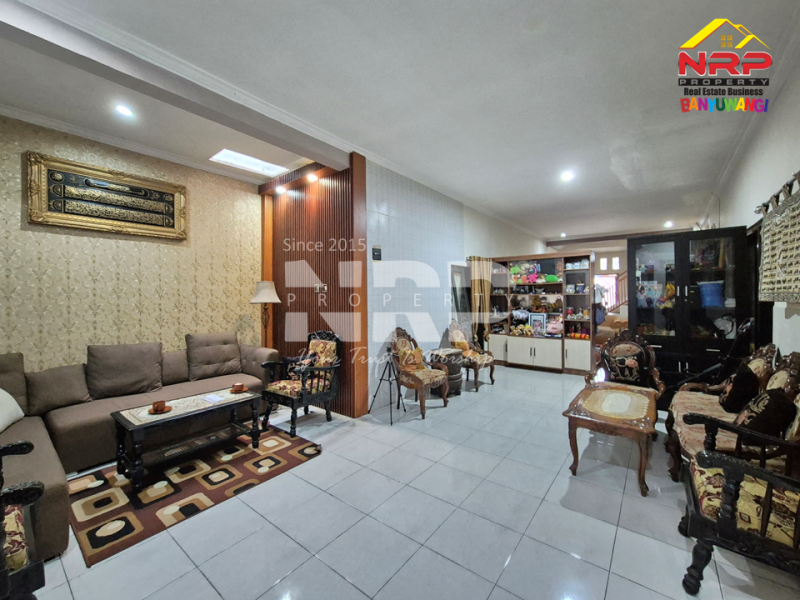 Dijual Toko dan Rumah  Lantai 2 hanya 10 meter dari Jl. Srono - Benculuk.  Dijual Toko dan Rumah  Lantai 2 hanya 10 meter dari Jl. Srono - Benculuk.  Dijual Toko dan Rumah&nbsp; Lantai 2 hanya 10 meter dari Jl. Srono - Benculuk.&nbsp;
Berada di Pusat Bisnis dan Kuliner Srono

Luas Tanah 270 M2
Luas NRP BANYUWANGI