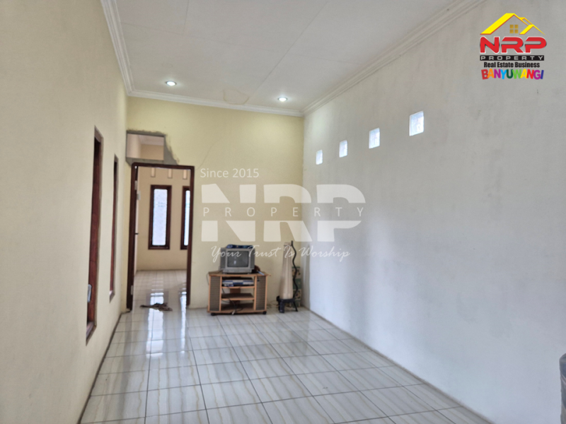 Dijual Toko dan Rumah  Lantai 2 hanya 10 meter dari Jl. Srono - Benculuk.  Dijual Toko dan Rumah  Lantai 2 hanya 10 meter dari Jl. Srono - Benculuk.  Dijual Toko dan Rumah&nbsp; Lantai 2 hanya 10 meter dari Jl. Srono - Benculuk.&nbsp;
Berada di Pusat Bisnis dan Kuliner Srono

Luas Tanah 270 M2
Luas NRP BANYUWANGI