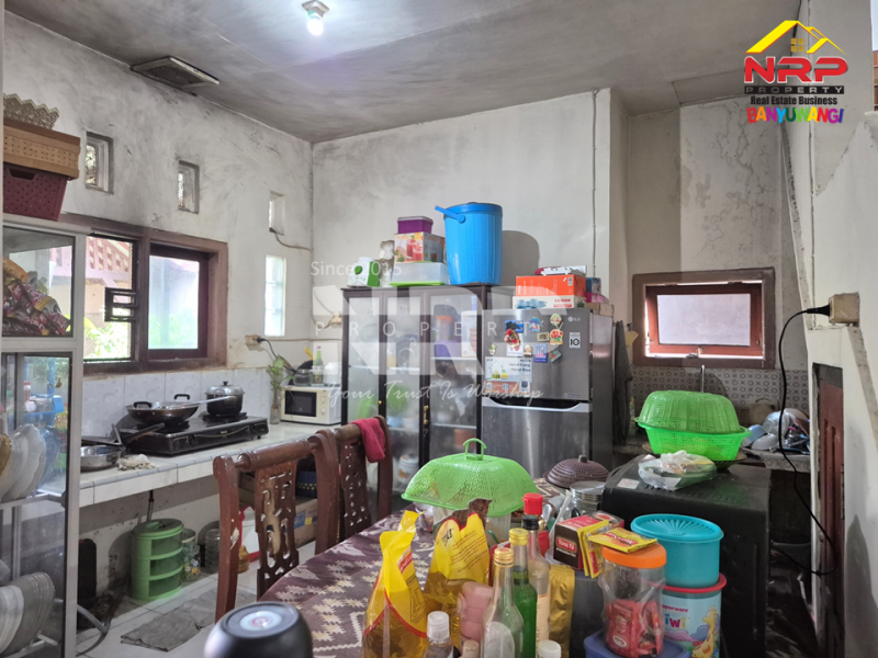 Dijual Toko dan Rumah  Lantai 2 hanya 10 meter dari Jl. Srono - Benculuk.  Dijual Toko dan Rumah  Lantai 2 hanya 10 meter dari Jl. Srono - Benculuk.  Dijual Toko dan Rumah&nbsp; Lantai 2 hanya 10 meter dari Jl. Srono - Benculuk.&nbsp;
Berada di Pusat Bisnis dan Kuliner Srono

Luas Tanah 270 M2
Luas NRP BANYUWANGI