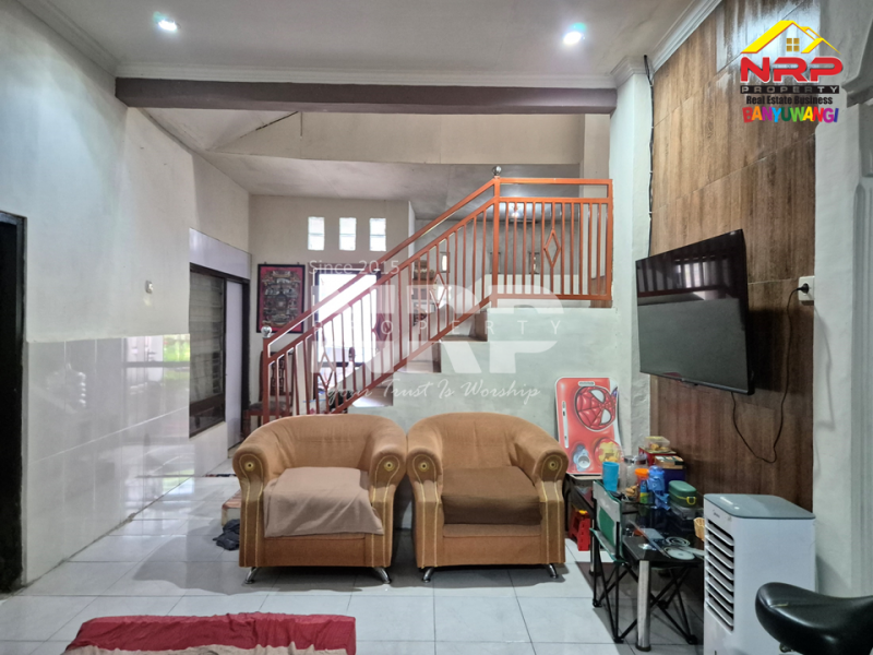 Dijual Toko dan Rumah  Lantai 2 hanya 10 meter dari Jl. Srono - Benculuk.  Dijual Toko dan Rumah  Lantai 2 hanya 10 meter dari Jl. Srono - Benculuk.  Dijual Toko dan Rumah&nbsp; Lantai 2 hanya 10 meter dari Jl. Srono - Benculuk.&nbsp;
Berada di Pusat Bisnis dan Kuliner Srono

Luas Tanah 270 M2
Luas NRP BANYUWANGI