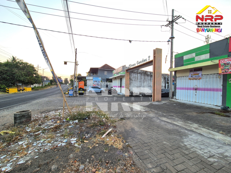 Dijual Toko Murah di Kembiritan - Genteng Banyuwangi  Dijual Toko Murah di Kembiritan - Genteng Banyuwangi  Dijual/Disewakan Toko Murah di Kembiritan - Genteng Banyuwangi&nbsp;
Lokasi Stategis dan berada dikawasan perumahan tepi jln kembiritan.&nbsp;
Cocok untuk NRP BANYUWANGI