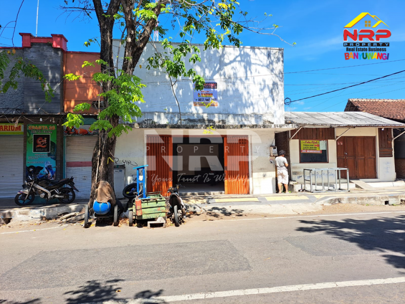Dijual Toko Strategis di tepi Jl. Wahid Hasyim - Banyuwangi  Dijual Toko Strategis di tepi Jl. Wahid Hasyim - Banyuwangi  Dijual Toko Strategis di tepi Jl. Wahid Hasyim - Banyuwangi&nbsp;
Terletak di kawasan sentra bisnis, pertokoan dan perkantoran.&nbsp;
Cocok untuk Toko, NRP BANYUWANGI