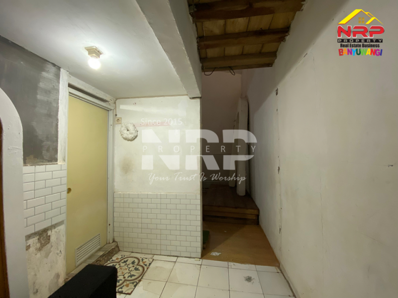 Dijual Toko Strategis di tepi Jl. Wahid Hasyim - Banyuwangi  Dijual Toko Strategis di tepi Jl. Wahid Hasyim - Banyuwangi  Dijual Toko Strategis di tepi Jl. Wahid Hasyim - Banyuwangi&nbsp;
Terletak di kawasan sentra bisnis, pertokoan dan perkantoran.&nbsp;
Cocok untuk Toko, NRP BANYUWANGI