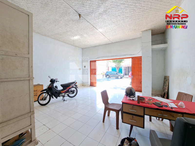 Dijual Toko Strategis di tepi Jl. Wahid Hasyim - Banyuwangi  Dijual Toko Strategis di tepi Jl. Wahid Hasyim - Banyuwangi  Dijual Toko Strategis di tepi Jl. Wahid Hasyim - Banyuwangi&nbsp;
Terletak di kawasan sentra bisnis, pertokoan dan perkantoran.&nbsp;
Cocok untuk Toko, NRP BANYUWANGI