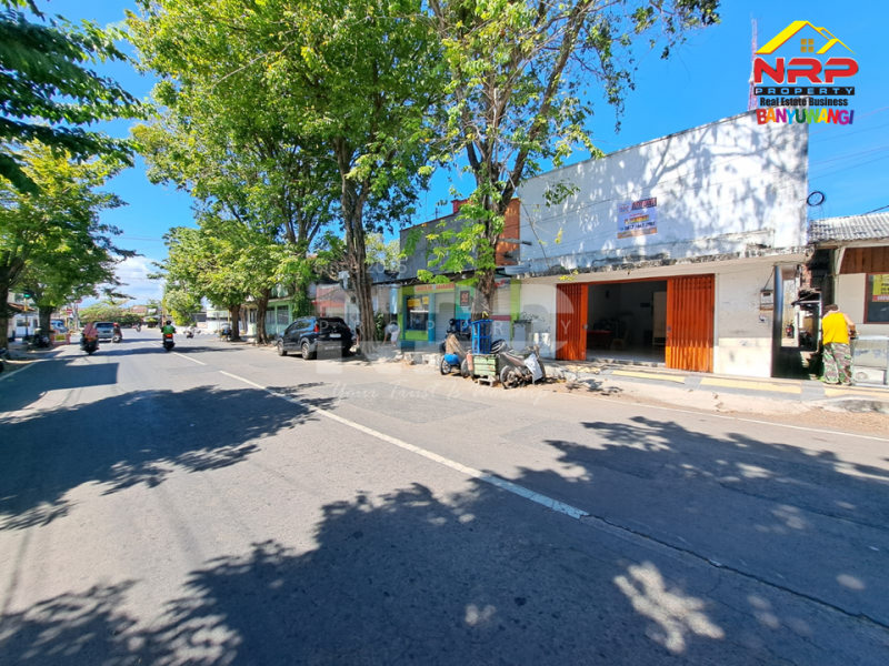 Dijual Toko Strategis di tepi Jl. Wahid Hasyim - Banyuwangi  Dijual Toko Strategis di tepi Jl. Wahid Hasyim - Banyuwangi  Dijual Toko Strategis di tepi Jl. Wahid Hasyim - Banyuwangi&nbsp;
Terletak di kawasan sentra bisnis, pertokoan dan perkantoran.&nbsp;
Cocok untuk Toko, NRP BANYUWANGI