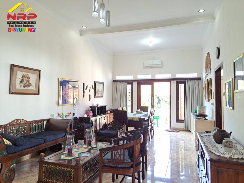 Dijual Villa Classic Strategis 100 Meter dari Jl. Yos Sudarso - Banyuwangi  Dijual Villa Classic Strategis 100 Meter dari Jl. Yos Sudarso - Banyuwangi  Dijual Villa Classic Strategis 100 Meter dari Jl. Yos Sudarso - Banyuwangi&nbsp;
Berada 500 meter dari Kawasan Pantai Cacalan Asri.&nbsp;
Akses jln roda NRP BANYUWANGI