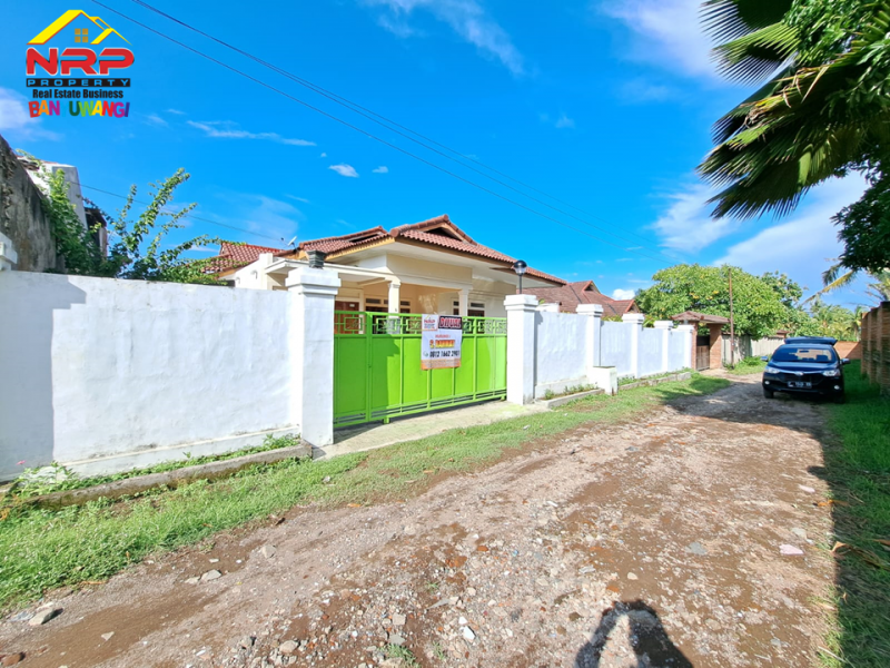 Dijual Villa Classic Strategis 100 Meter dari Jl. Yos Sudarso - Banyuwangi  Dijual Villa Classic Strategis 100 Meter dari Jl. Yos Sudarso - Banyuwangi  Dijual Villa Classic Strategis 100 Meter dari Jl. Yos Sudarso - Banyuwangi&nbsp;
Berada 500 meter dari Kawasan Pantai Cacalan Asri.&nbsp;
Akses jln roda NRP BANYUWANGI