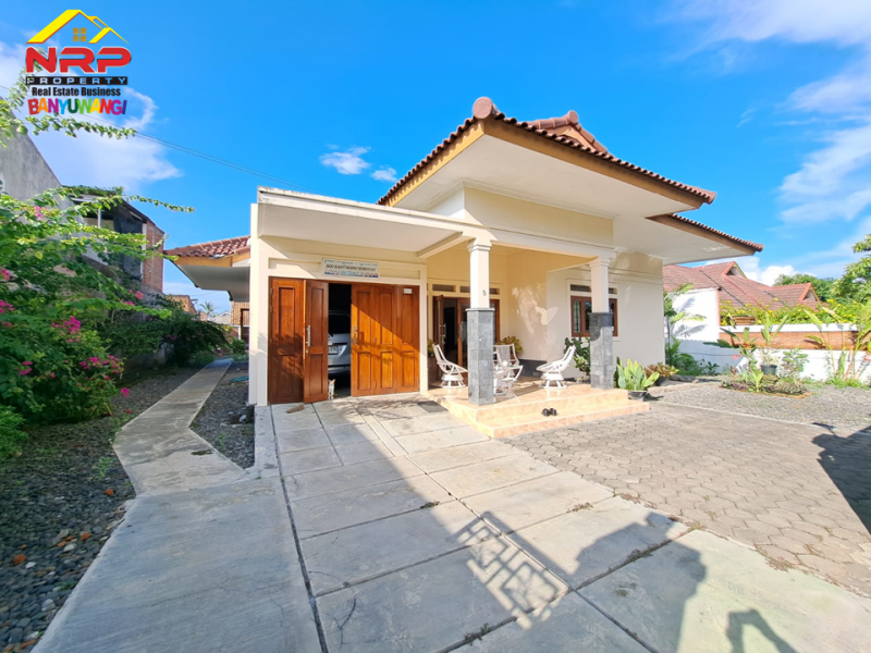 Dijual Villa Classic Strategis 100 Meter dari Jl. Yos Sudarso - Banyuwangi  Dijual Villa Classic Strategis 100 Meter dari Jl. Yos Sudarso - Banyuwangi  Dijual Villa Classic Strategis 100 Meter dari Jl. Yos Sudarso - Banyuwangi&nbsp;
Berada 500 meter dari Kawasan Pantai Cacalan Asri.&nbsp;
Akses jln roda NRP BANYUWANGI
