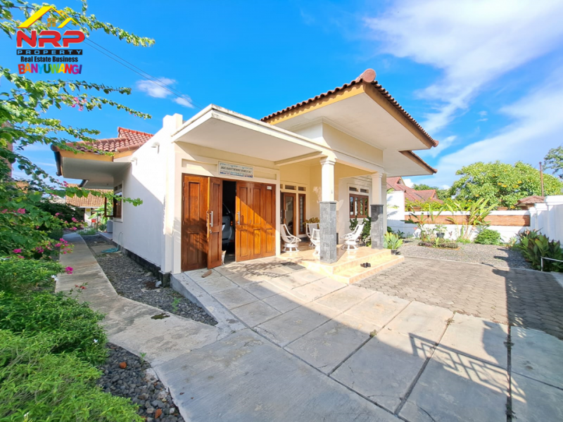 Dijual Villa Classic Strategis 100 Meter dari Jl. Yos Sudarso - Banyuwangi  Dijual Villa Classic Strategis 100 Meter dari Jl. Yos Sudarso - Banyuwangi  Dijual Villa Classic Strategis 100 Meter dari Jl. Yos Sudarso - Banyuwangi&nbsp;
Berada 500 meter dari Kawasan Pantai Cacalan Asri.&nbsp;
Akses jln roda NRP BANYUWANGI