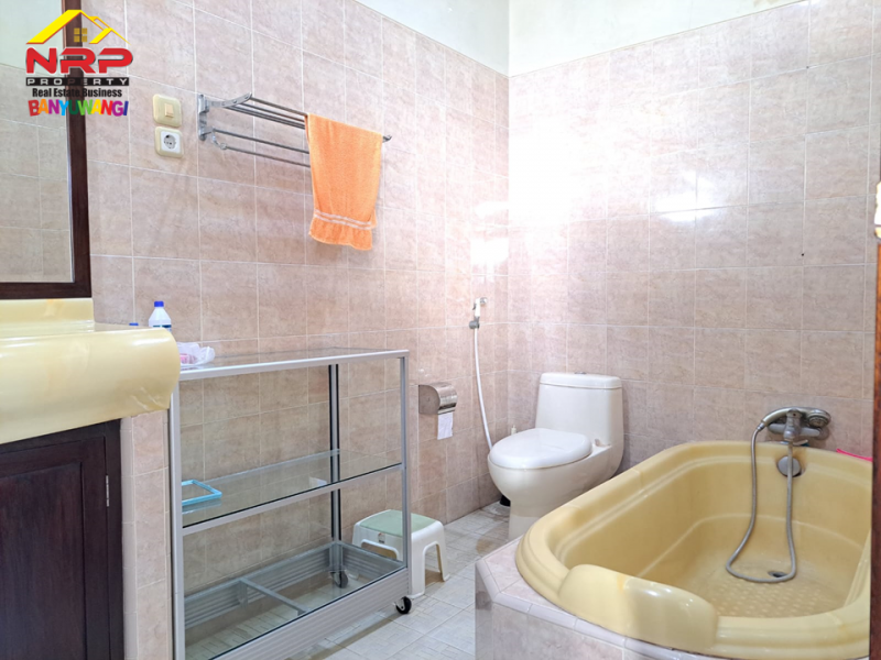 Dijual Villa Classic Strategis 100 Meter dari Jl. Yos Sudarso - Banyuwangi  Dijual Villa Classic Strategis 100 Meter dari Jl. Yos Sudarso - Banyuwangi  Dijual Villa Classic Strategis 100 Meter dari Jl. Yos Sudarso - Banyuwangi&nbsp;
Berada 500 meter dari Kawasan Pantai Cacalan Asri.&nbsp;
Akses jln roda NRP BANYUWANGI