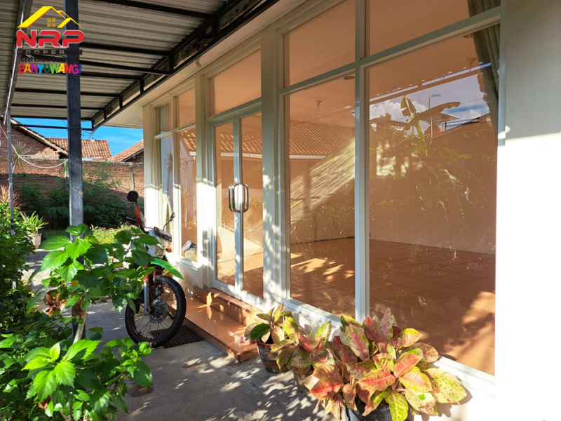 Dijual Villa Classic Strategis 100 Meter dari Jl. Yos Sudarso - Banyuwangi  Dijual Villa Classic Strategis 100 Meter dari Jl. Yos Sudarso - Banyuwangi  Dijual Villa Classic Strategis 100 Meter dari Jl. Yos Sudarso - Banyuwangi&nbsp;
Berada 500 meter dari Kawasan Pantai Cacalan Asri.&nbsp;
Akses jln roda NRP BANYUWANGI