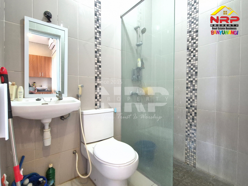 Dijual Vila Murah dengan View Pantai Di Ketapang - Banyuwangi Dijual Vila Murah dengan View Pantai Di Ketapang - Banyuwangi Dijual Villa Pribadi Full Prabot dengan View Pantai Di Ketapang - Banyuwangi
Lokasi Strategis Terletak di Dataran Tinggi. Akses Jl. Raya Situbondo NRP BANYUWANGI