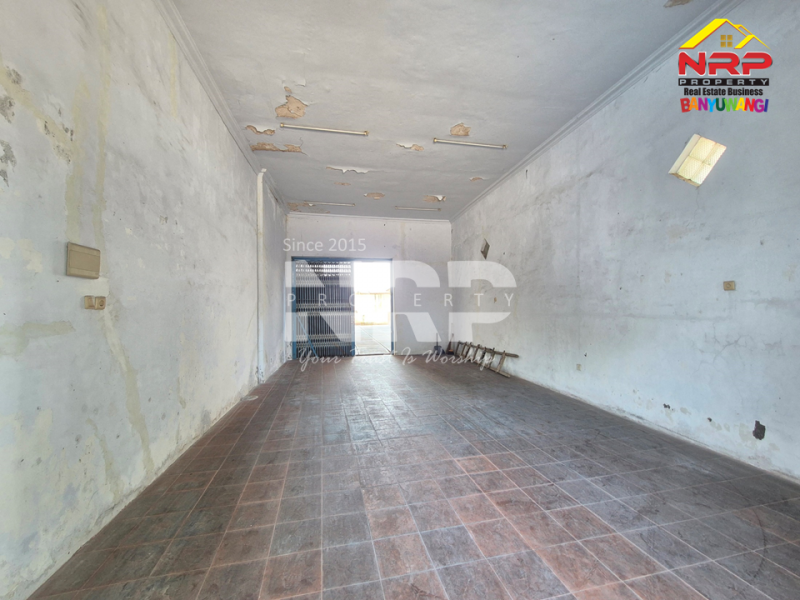 Dijual/Disewakan Ruko 2 Lantai Strategis di Simpang 5 Banyuwangi Kota  Dijual Ruko 2 Lantai Strategis di Simpang 5 Banyuwangi Dijual Ruko 2 Lantai Strategis di Simpang 5 Banyuwangi
Berdiri di pusat keramaian kota, tempat di mana setiap langkah membawa peluang.
Cocok untuk bisnis, NRP BANYUWANGI