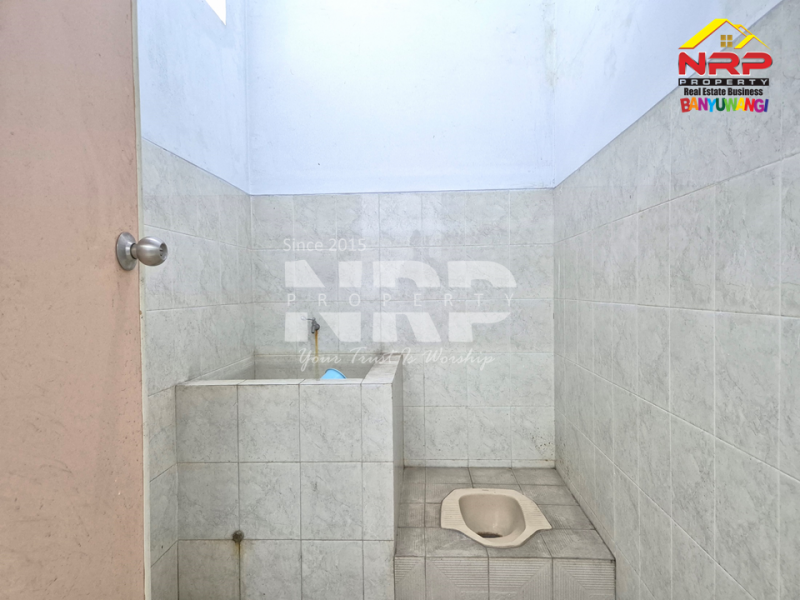 Dijual/Disewakan Ruko 2 Lantai Strategis di Simpang 5 Banyuwangi Kota  Dijual Ruko 2 Lantai Strategis di Simpang 5 Banyuwangi Dijual Ruko 2 Lantai Strategis di Simpang 5 Banyuwangi
Berdiri di pusat keramaian kota, tempat di mana setiap langkah membawa peluang.
Cocok untuk bisnis, NRP BANYUWANGI