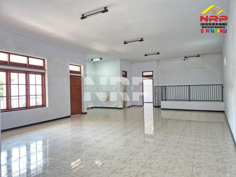 Dijual/Disewakan Ruko 2 Lantai Strategis di Simpang 5 Banyuwangi Kota  Dijual Ruko 2 Lantai Strategis di Simpang 5 Banyuwangi Dijual Ruko 2 Lantai Strategis di Simpang 5 Banyuwangi
Berdiri di pusat keramaian kota, tempat di mana setiap langkah membawa peluang.
Cocok untuk bisnis, NRP BANYUWANGI