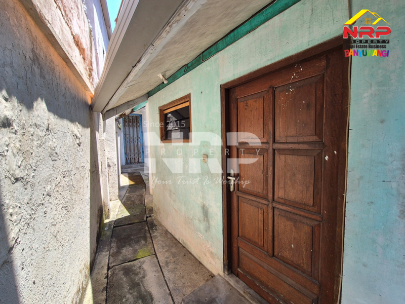 Dijual/Disewakan Ruko 2 Lantai Strategis di Simpang 5 Banyuwangi Kota  Dijual Ruko 2 Lantai Strategis di Simpang 5 Banyuwangi Dijual Ruko 2 Lantai Strategis di Simpang 5 Banyuwangi
Berdiri di pusat keramaian kota, tempat di mana setiap langkah membawa peluang.
Cocok untuk bisnis, NRP BANYUWANGI