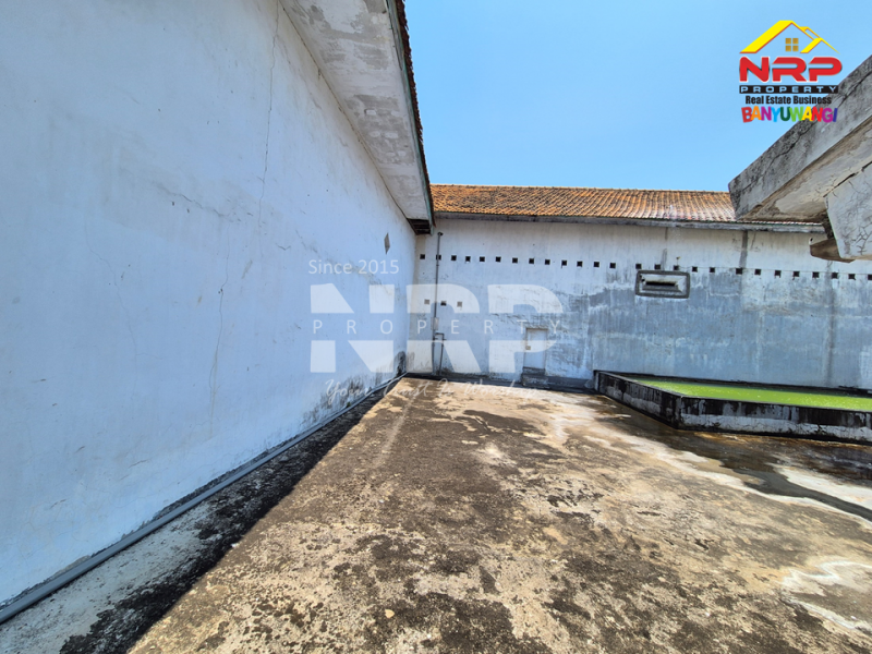 Dijual/Disewakan Ruko 2 Lantai Strategis di Simpang 5 Banyuwangi Kota  Dijual Ruko 2 Lantai Strategis di Simpang 5 Banyuwangi Dijual Ruko 2 Lantai Strategis di Simpang 5 Banyuwangi
Berdiri di pusat keramaian kota, tempat di mana setiap langkah membawa peluang.
Cocok untuk bisnis, NRP BANYUWANGI