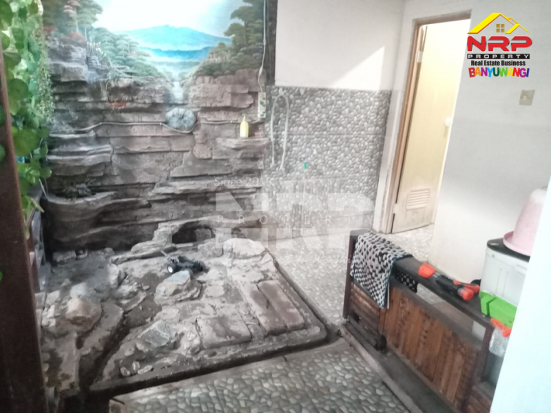 Dijual/Oper Kredit Rumah Pojok di Sobo - Banyuwangi  Rumah Oper kredit banyuwangi kota  Dijual/Oper Kredit Rumah Pojok di Sobo - Banyuwangi&nbsp;
Berada dikawasan Perumahan One Get Sistem.Dekat Fasilitas Pendidikan, Pebelanjaan, pertokoan dan NRP BANYUWANGI