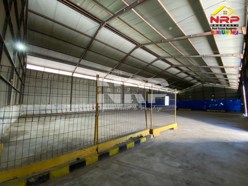 Disewa Gudang Prospek terletak di area Industri - Bulusan  Disewakan Gudang Murah di Bulusan Banyuwangi  Disewa Gudang Prospek terletak di area Industri - Bulusan&nbsp;
tepi Jl. Gatot Subroto, Banyuwangi.

Luas Tanah : +/- 20.000 M2
Luas Bangunan :+/- 1.080 NRP BANYUWANGI