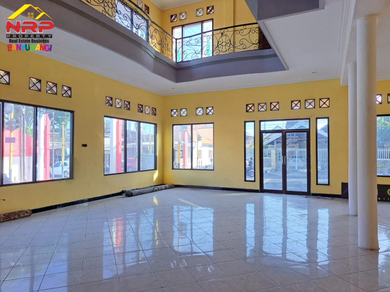 Disewa Murah Ruko Strategis 2 Lantai  di Jl. Letqol Istiqlal  - Bwi Disewa Murah Ruko Strategis 2 Lantai  di Jl. Letqol Istiqlal  - Bwi isewa Murah Ruko Strategis 2 Lantai&nbsp; di Jl. Letqol Istiqlal&nbsp; - Bwi
Terletak di Kawasan bisnis aktif, dekat fasilitas pendidikan dan NRP BANYUWANGI