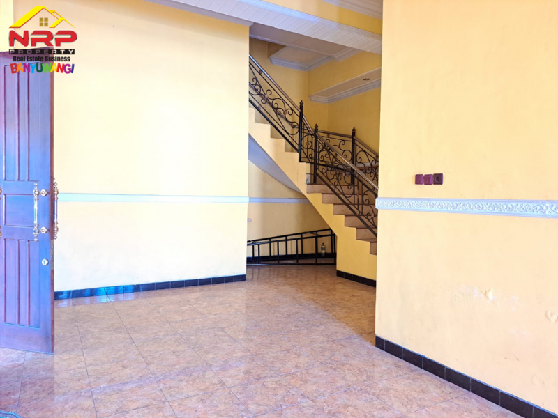 Disewa Murah Ruko Strategis 2 Lantai  di Jl. Letqol Istiqlal  - Bwi Disewa Murah Ruko Strategis 2 Lantai  di Jl. Letqol Istiqlal  - Bwi isewa Murah Ruko Strategis 2 Lantai&nbsp; di Jl. Letqol Istiqlal&nbsp; - Bwi
Terletak di Kawasan bisnis aktif, dekat fasilitas pendidikan dan NRP BANYUWANGI