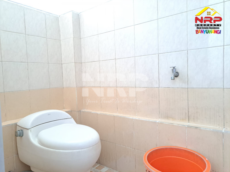 Disewa Ruko Strategis tepi Jl. Gajah Mada - Banyuwangi  Disewa Ruko Strategis tepi Jl. Gajah Mada - Banyuwangi  Disewa Ruko Strategis tepi Jl. Gajah Mada - Banyuwangi&nbsp;
Cocok untuk kantor, studio foto, toko, maupun usaha lainnya.&nbsp;
Dekat pusat pendidikan dan NRP BANYUWANGI
